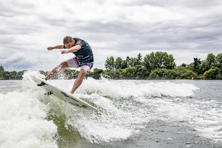 Joe Sharpe at the 2022 Malibu Boats UK Wakesurf Nationals - Photo Mantis Pro Media